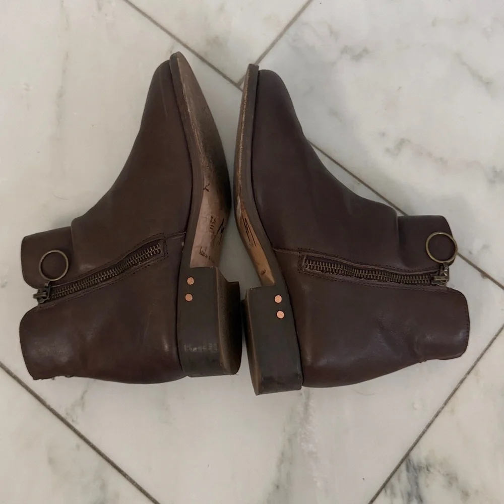 Beek Quail women’s 7.5 brown leather zip up 1.5” heel ankle boots designer